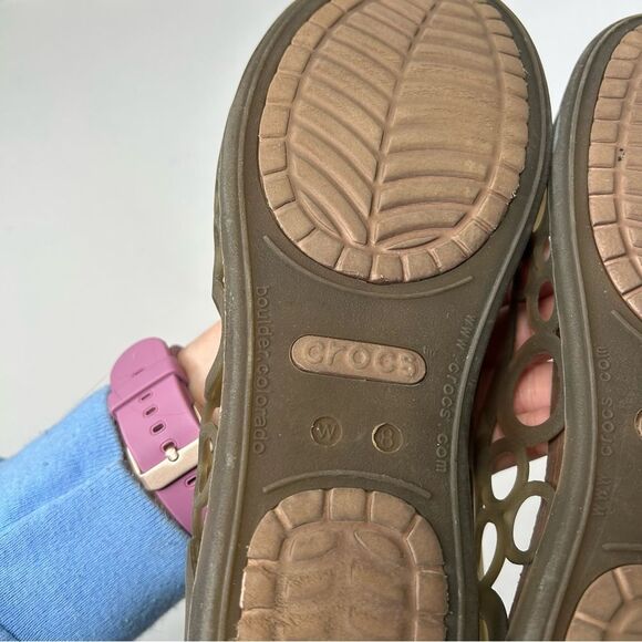 Crocs Brown Flats 8 Intricate circle Cut-Out Design - Picture 5 of 7